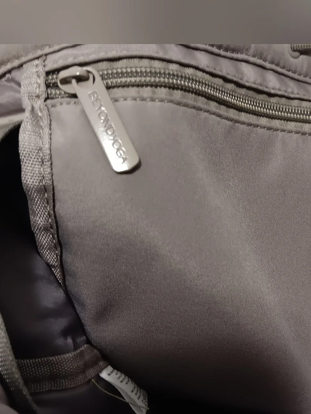 Beyond Yoga| Adjustable Backpack Bag Yoga Pilates Dance Class Gym Convertible